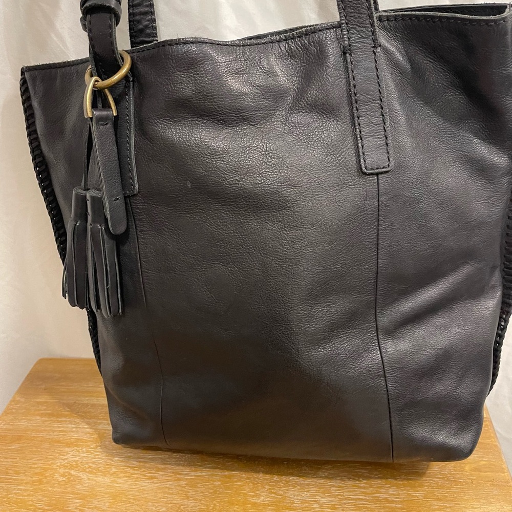 Lucky brand transport tote classic black whip stitch purse EUC